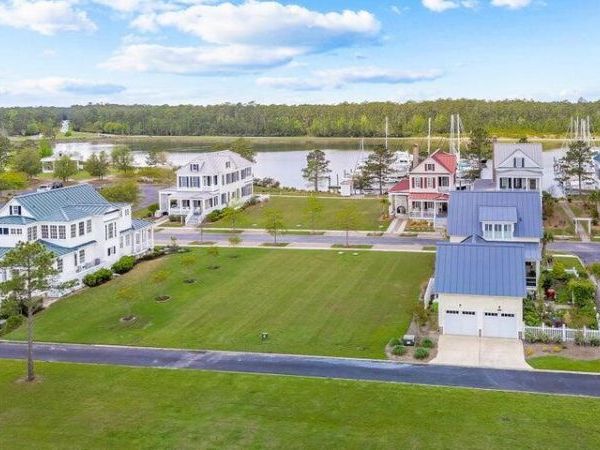 316 E Harborside Road, Oriental, NC 28571