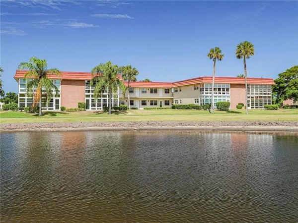 76 Royal Oak Drive, Unit 104, Vero Beach, FL 32962