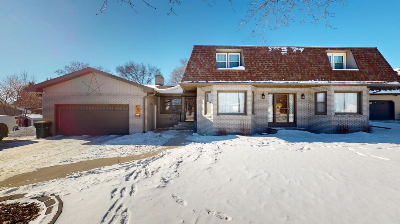 404 Garden Road, Albert Lea, MN 56007 Main Photo