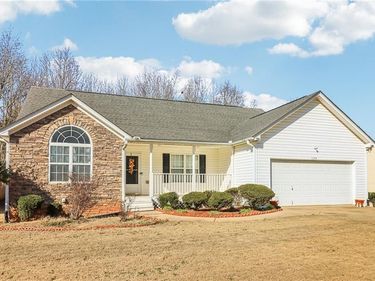 6233 Compass Drive, Flowery Branch, GA 30542