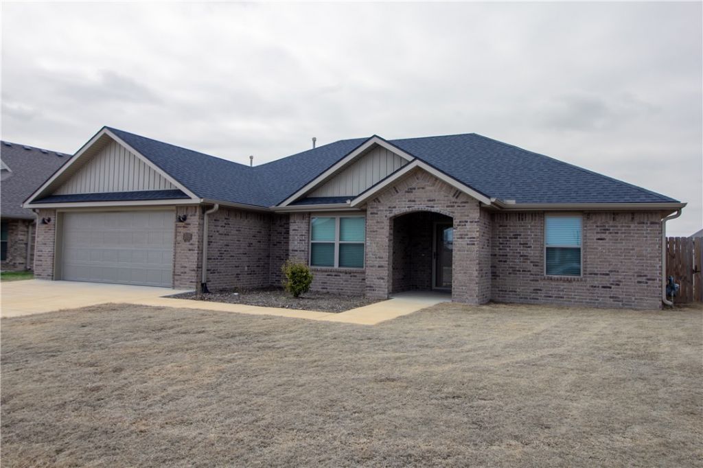 305 Pin Oak Street Gentry, AR 72734