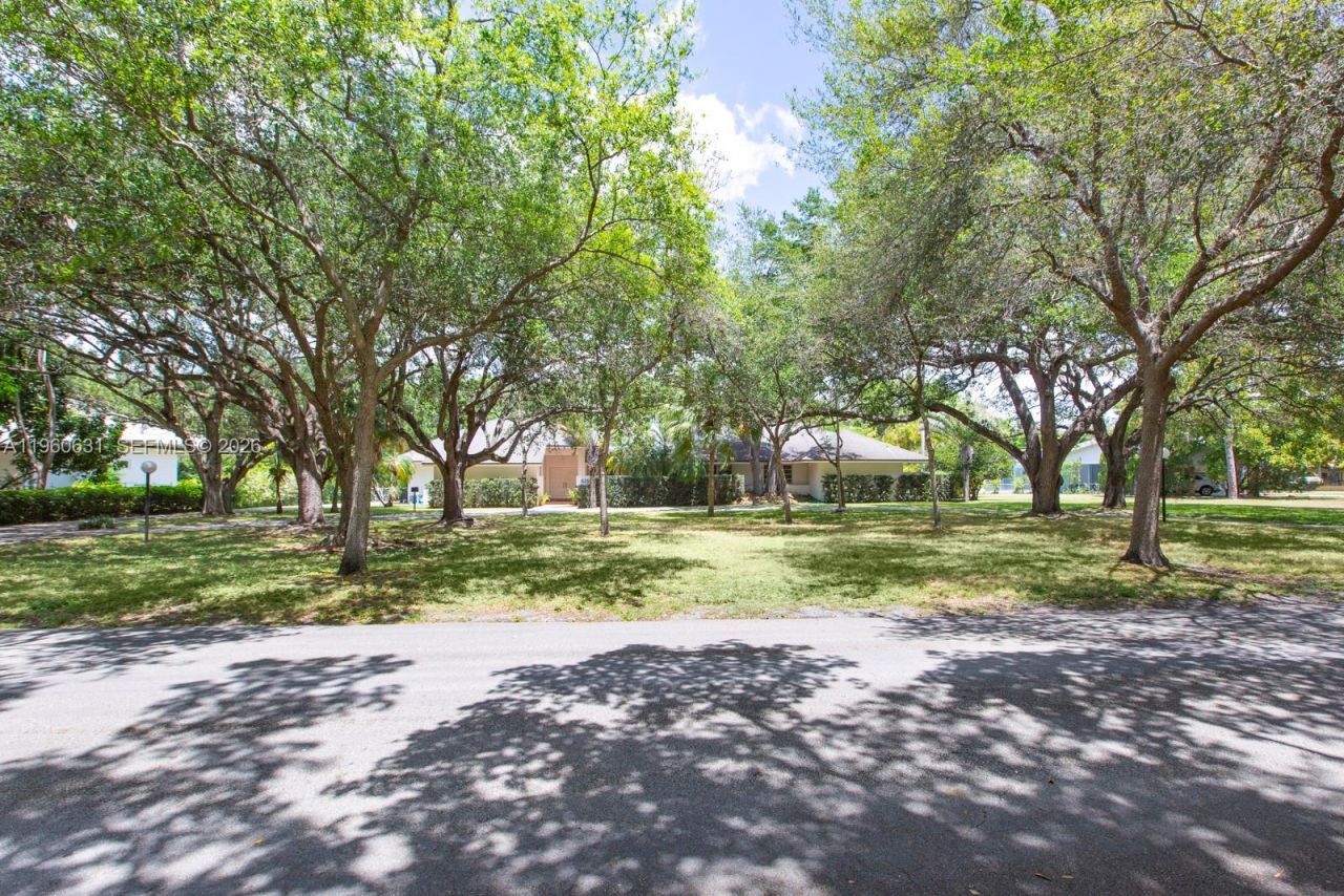 6255 SW 99th Ter, Pinecrest, FL 33156 Photo