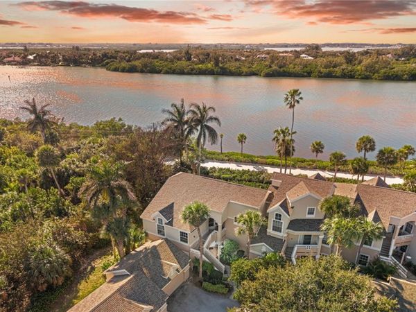 8725 Lakeside Boulevard, Unit 301, Vero Beach, FL 32963