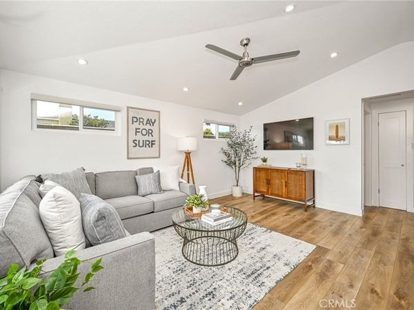 205 42nd Street, Newport Beach, CA 92663