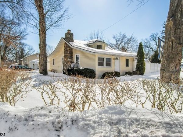 54 Sunset Trl, Denville, NJ 07834