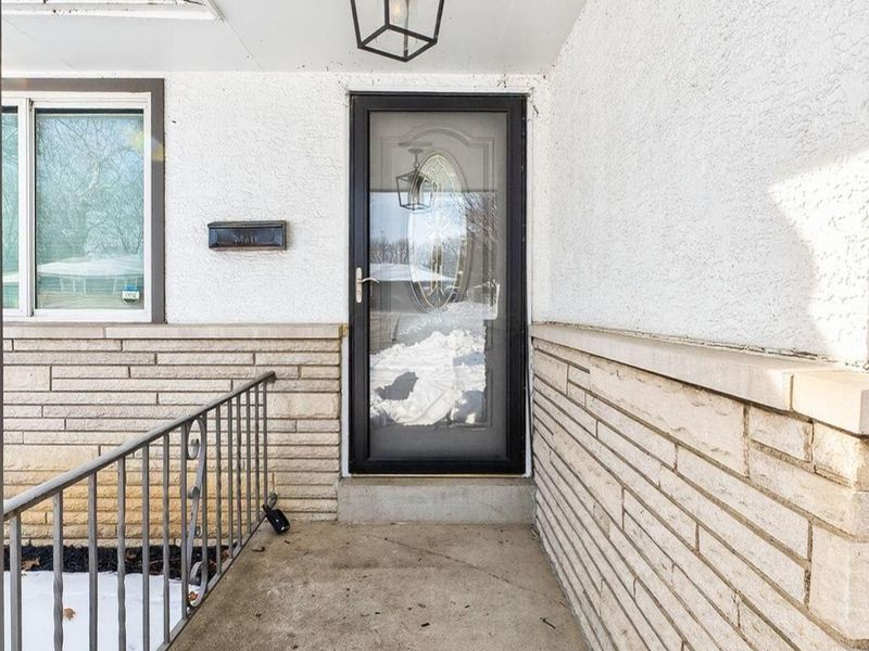 143 Serran Drive, Columbus, OH 43230 Photo 2