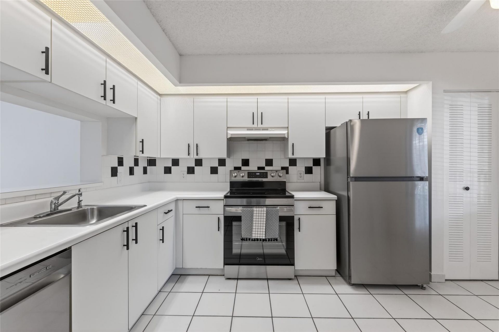 900 SW 142nd Avenue, Unit 213l, Pembroke Pines, FL 33027 Photo