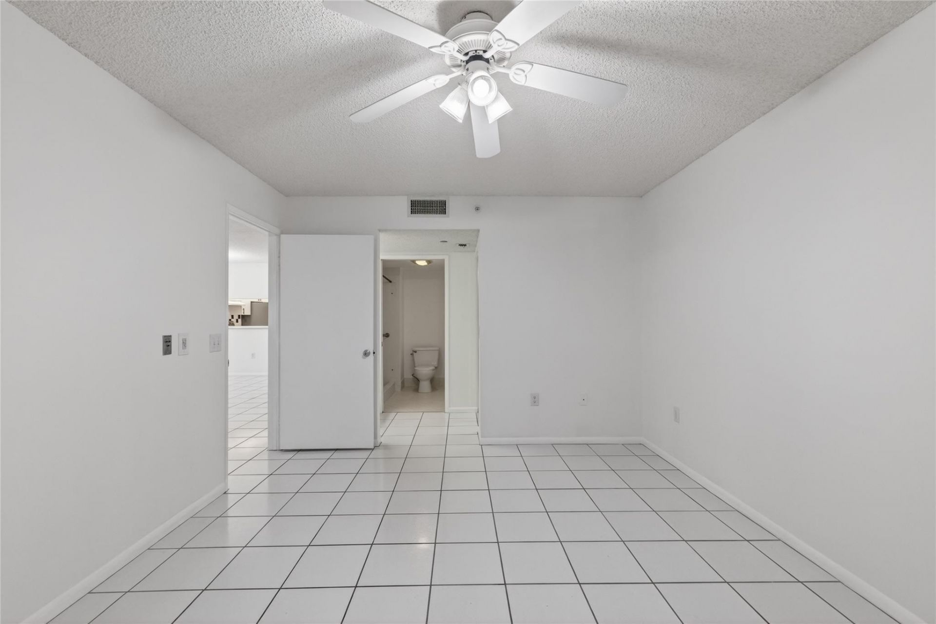 900 SW 142nd Avenue, Unit 213L, Pembroke Pines, FL 33027 Photo