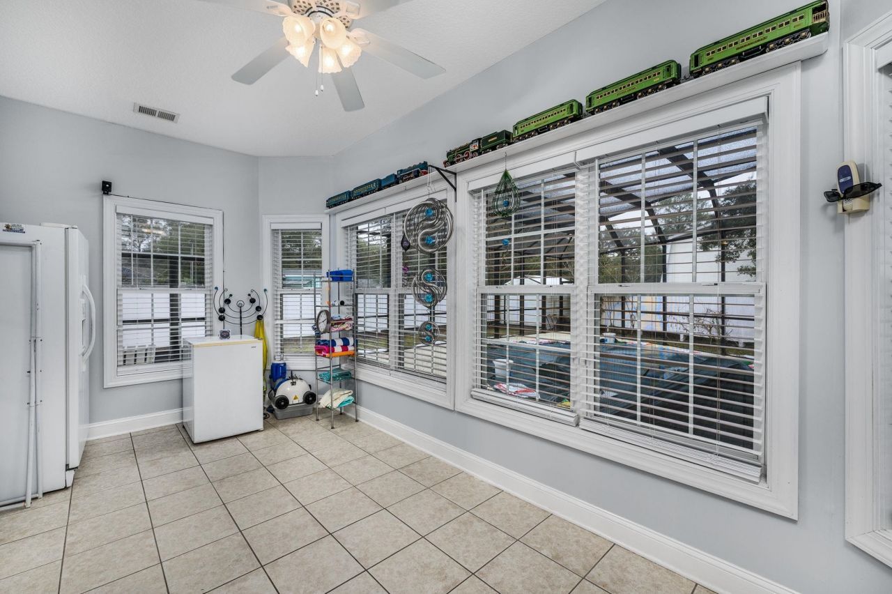 1630 Edgewood Dr. Photo 10