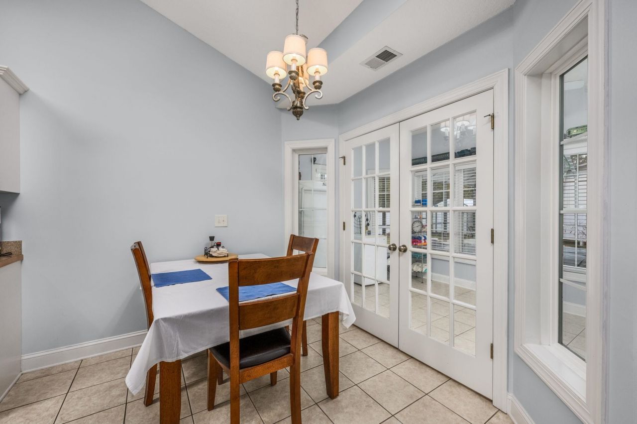 1630 Edgewood Dr. Photo 11