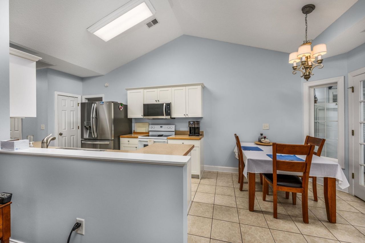 1630 Edgewood Dr. Photo 12