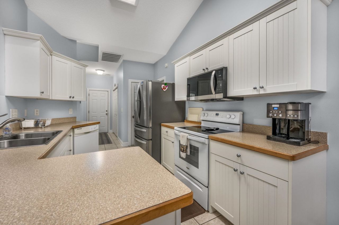 1630 Edgewood Dr. Photo 14