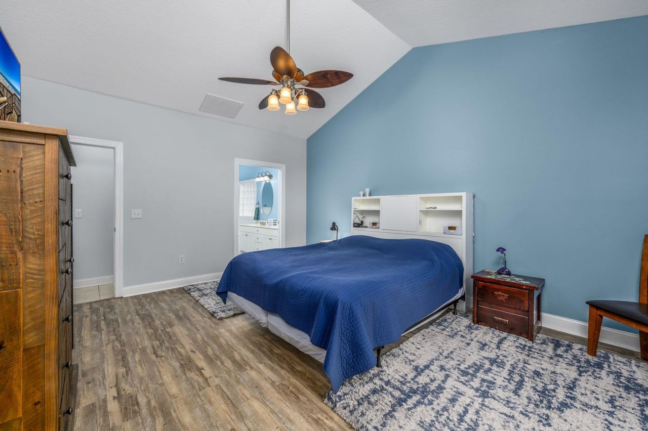 1630 Edgewood Dr. Photo 17