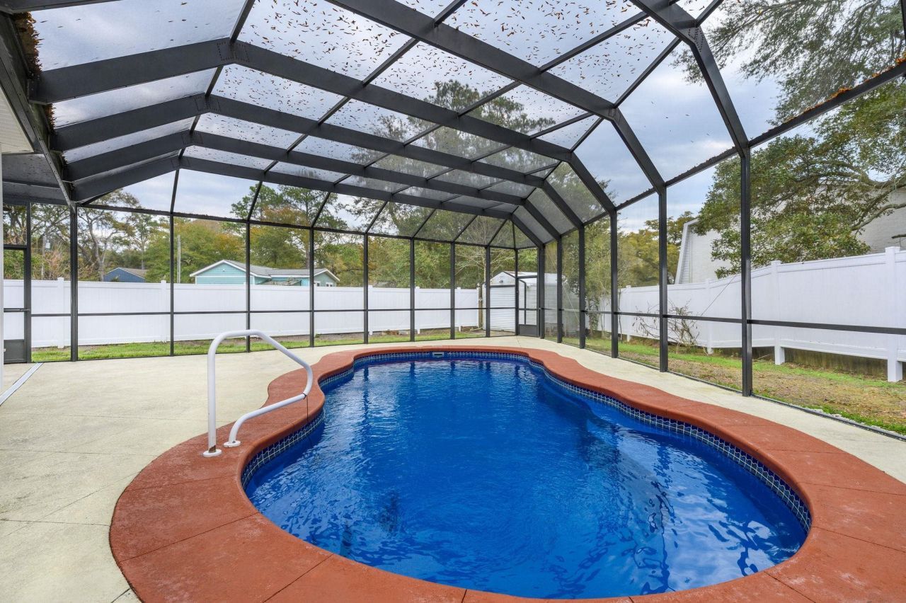 1630 Edgewood Dr. Photo 27