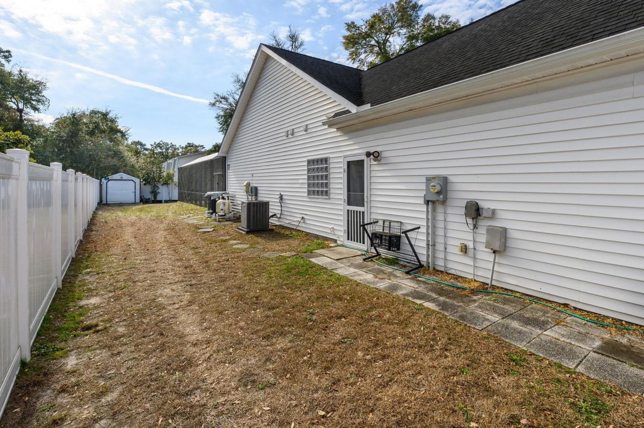 1630 Edgewood Dr. Photo 29