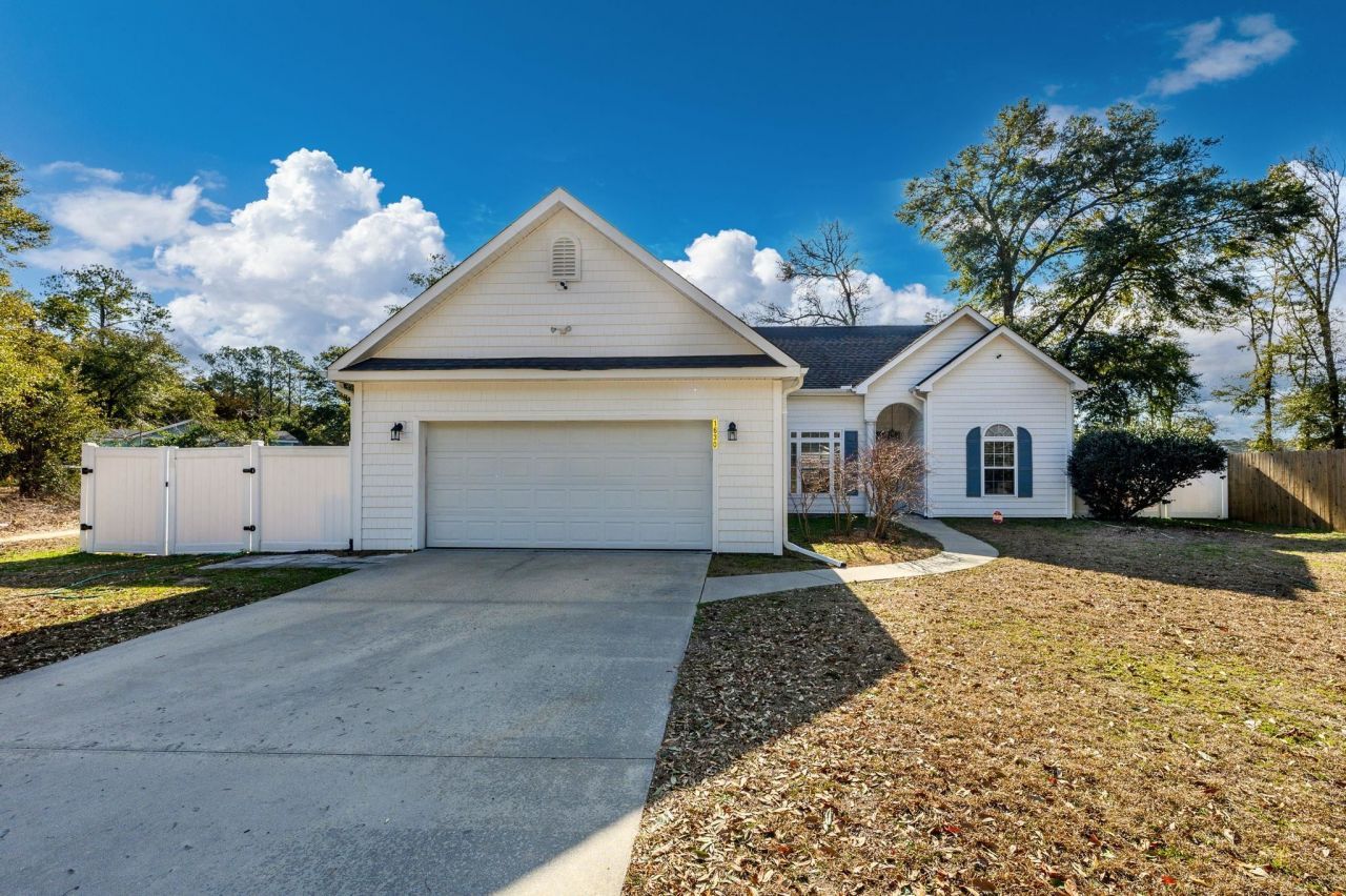 1630 Edgewood Dr. Photo 4