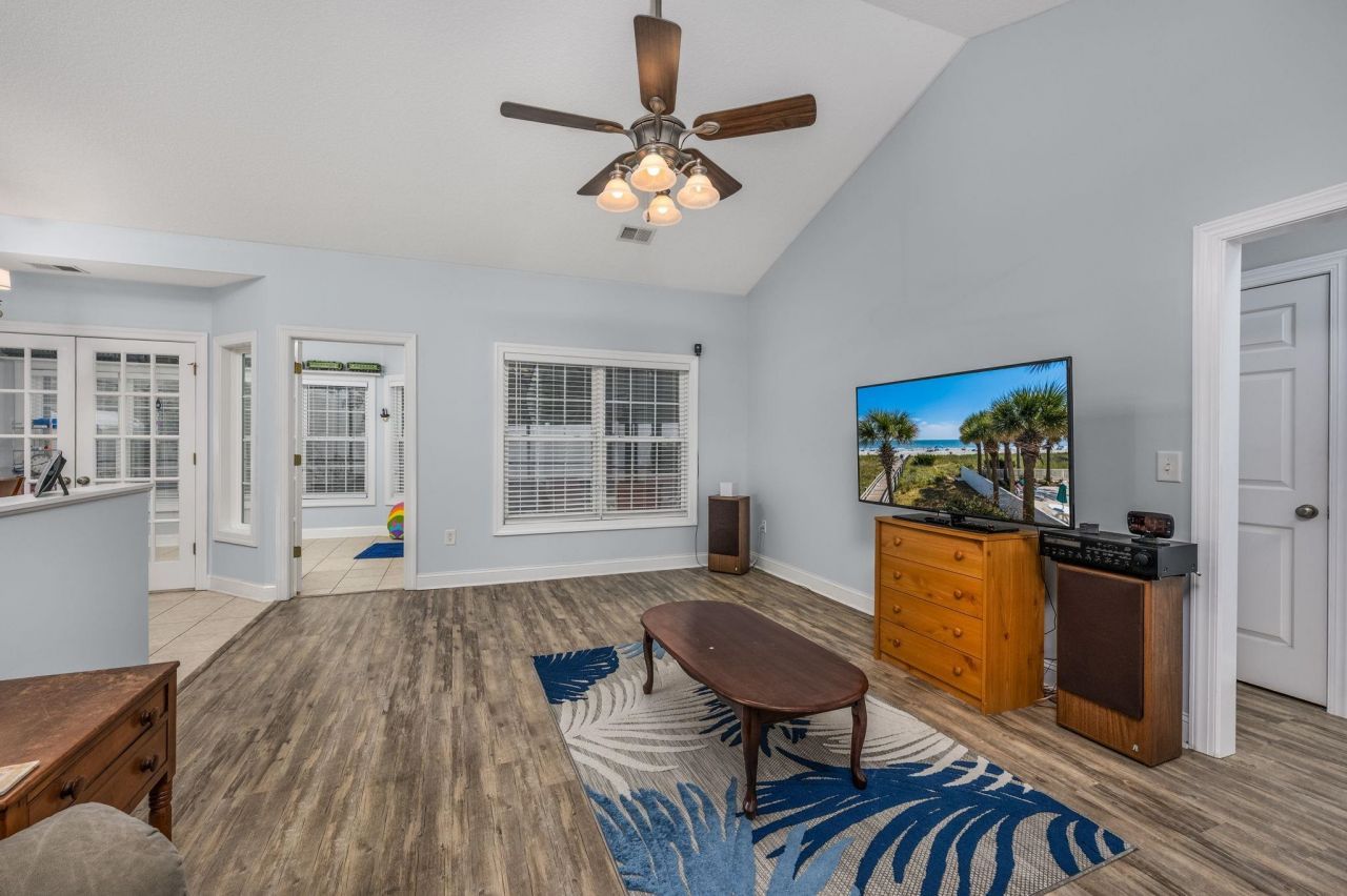 1630 Edgewood Dr. Photo 7