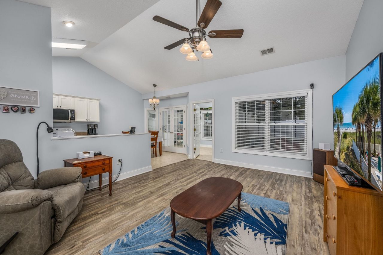 1630 Edgewood Dr. Photo 8