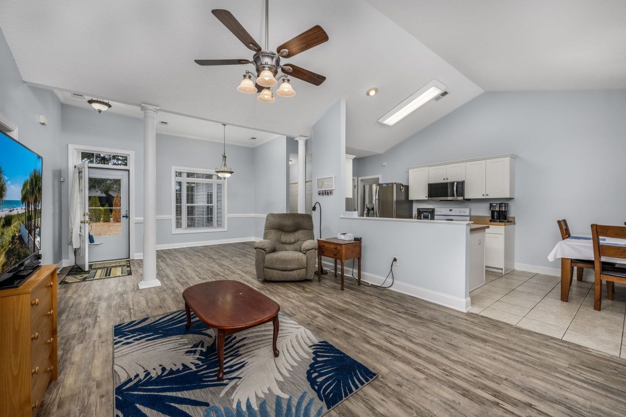 1630 Edgewood Dr. Photo 9