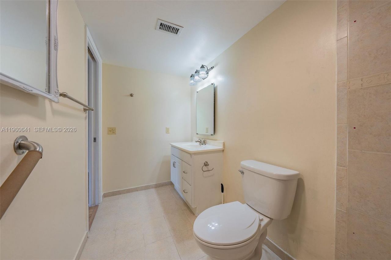 3581 Inverrary Dr, Unit 308, Lauderhill, FL 33319 Photo