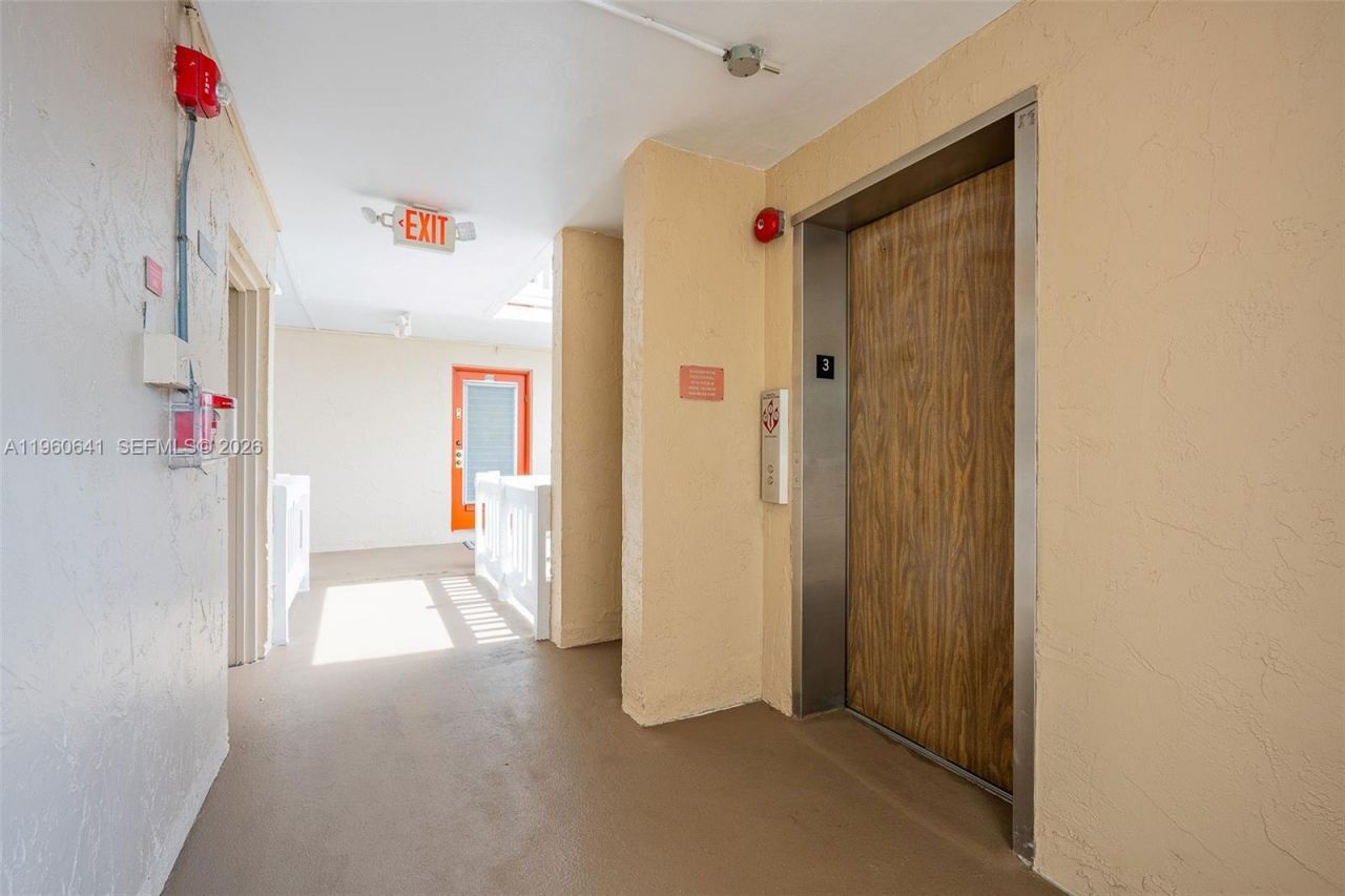 3581 Inverrary Dr, Unit 308, Lauderhill, FL 33319 Photo