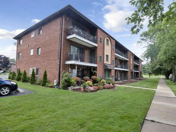7012 98th Street, Unit 1A, Chicago Ridge, IL 60415
