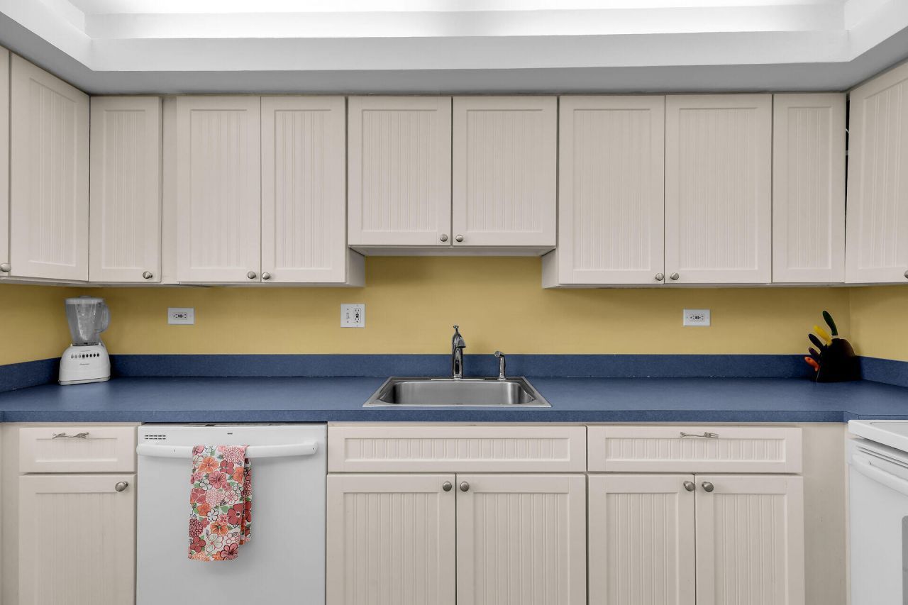 601 W Ocean Drive, Unit 410, Key Colony, FL 33051 Photo