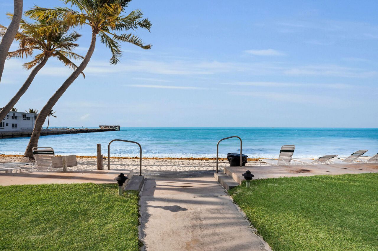 601 W Ocean Drive, Unit 410, Key Colony, FL 33051 Photo