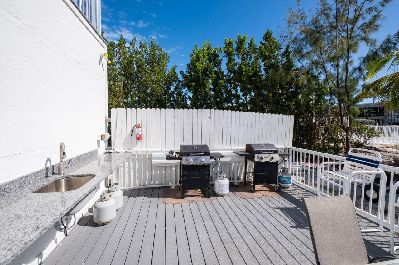 601 W Ocean Drive, Unit 410, Key Colony, FL 33051 Photo