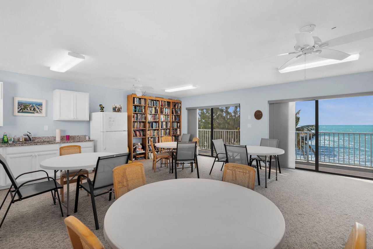 601 W Ocean Drive, Unit 410, Key Colony, FL 33051 Photo