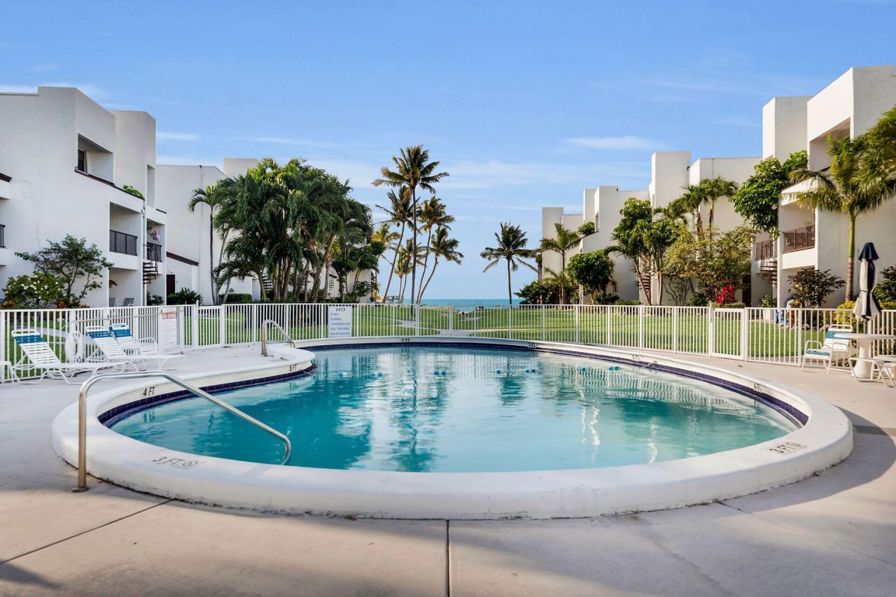 601 W Ocean Drive, Unit 410, Key Colony, FL 33051 Photo