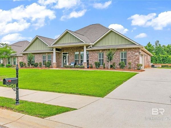 323 Wakefield Avenue, Fairhope, AL 36532