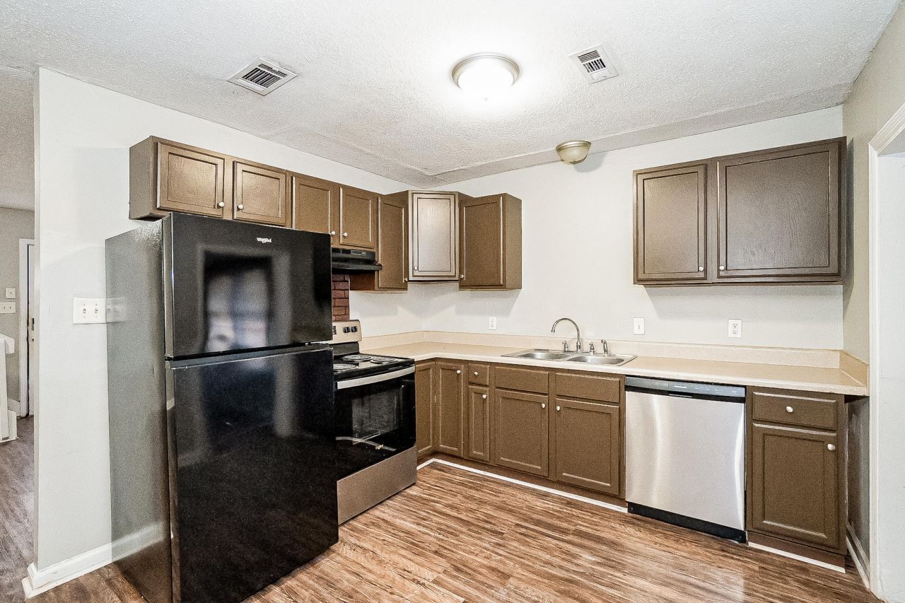 3253 Stonehaven Drive Photo 5