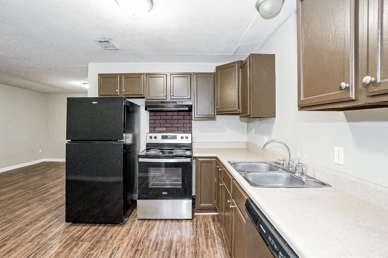 3253 Stonehaven Drive Photo 6