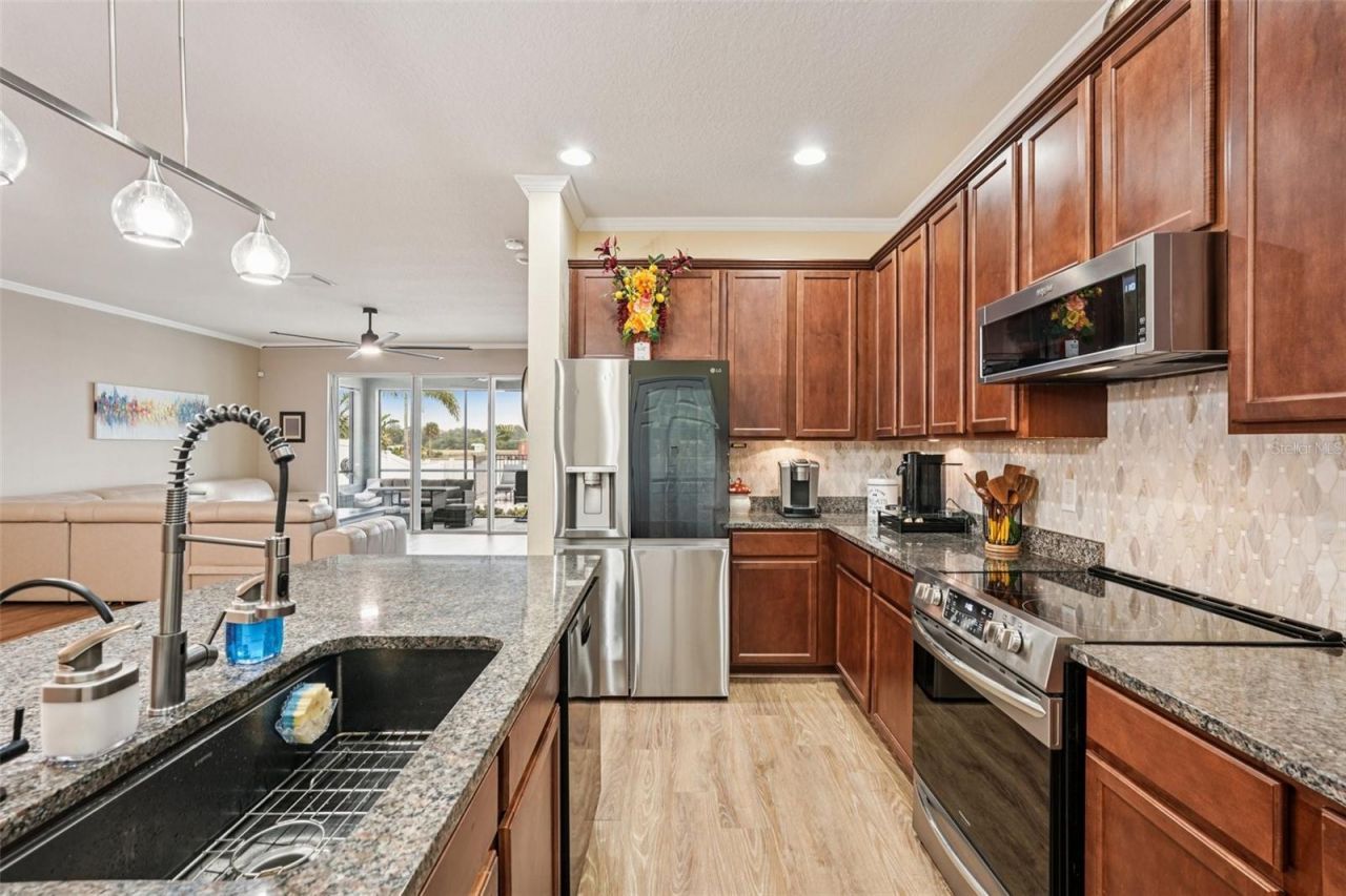 1303 Parker Den Drive, Ruskin, FL 33570 Photo
