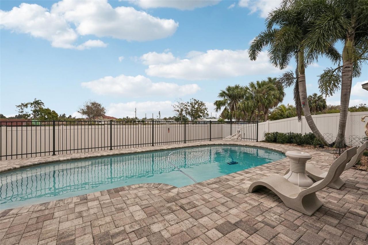 1303 Parker Den Drive, Ruskin, FL 33570 Photo