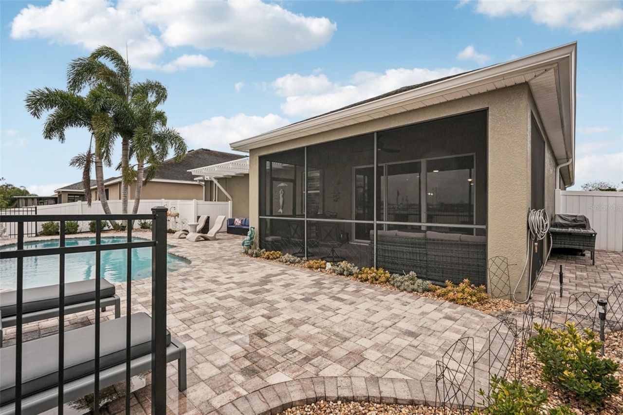 1303 Parker Den Drive, Ruskin, FL 33570 Photo