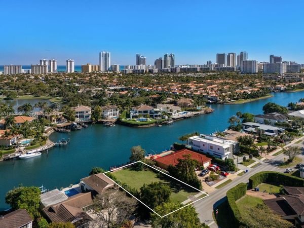 1101 Diplomat Pkwy , Hollywood, FL 33019