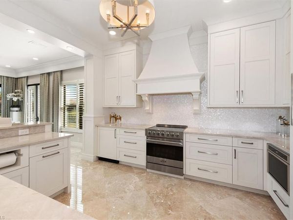 3168 Pacific DR, NAPLES, FL 34119