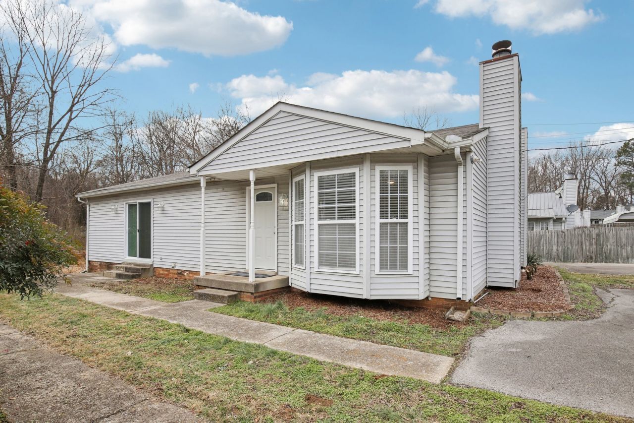 3049 Casa Dr, Nashville, TN 37214 Main Photo