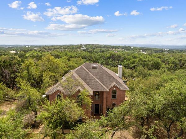 507 Saddlehorn DR, Dripping Springs, TX 78620