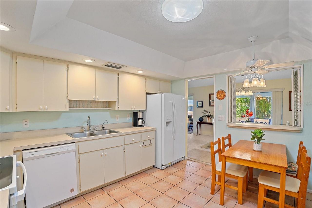 6948 W Country Club Drive N, Unit V-81, Sarasota, FL 34243 Photo