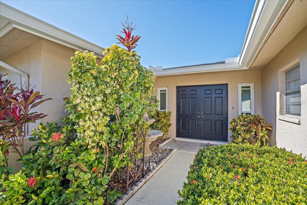 6948 W Country Club Drive N, Unit V-81, Sarasota, FL 34243 Photo