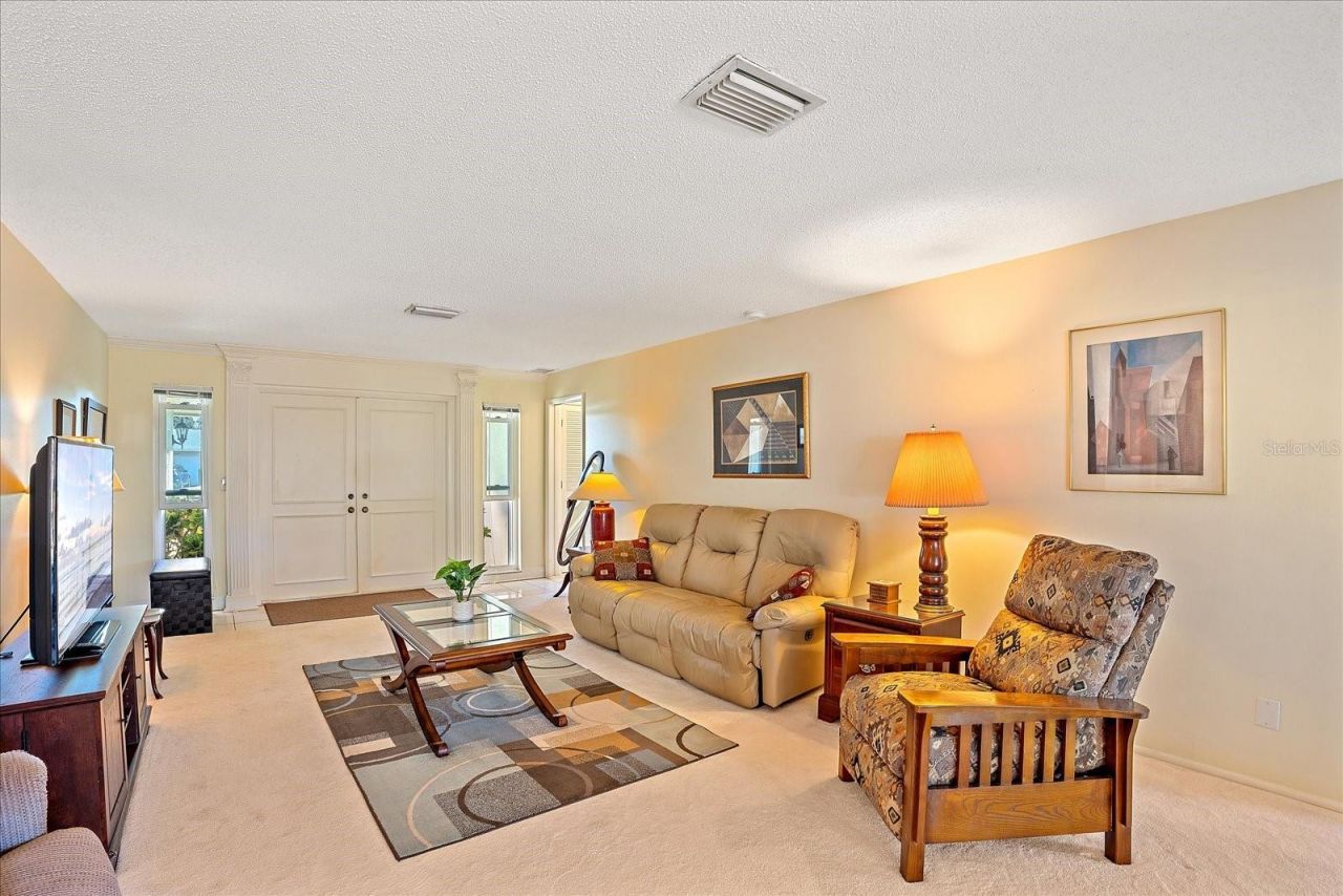 6948 W Country Club Drive N, Unit V-81, Sarasota, FL 34243 Photo