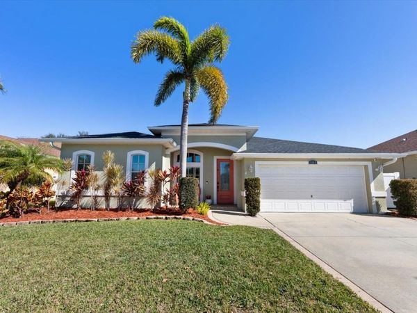 8169 WILD OAKS CIRCLE, LARGO, FL 33773