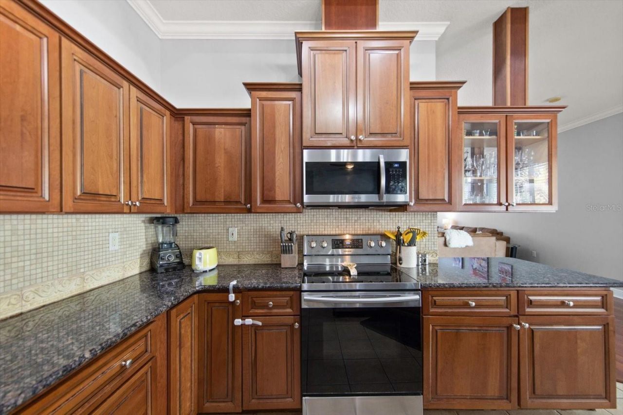 8169 Wild Oaks Circle, Largo, FL 33773 Photo