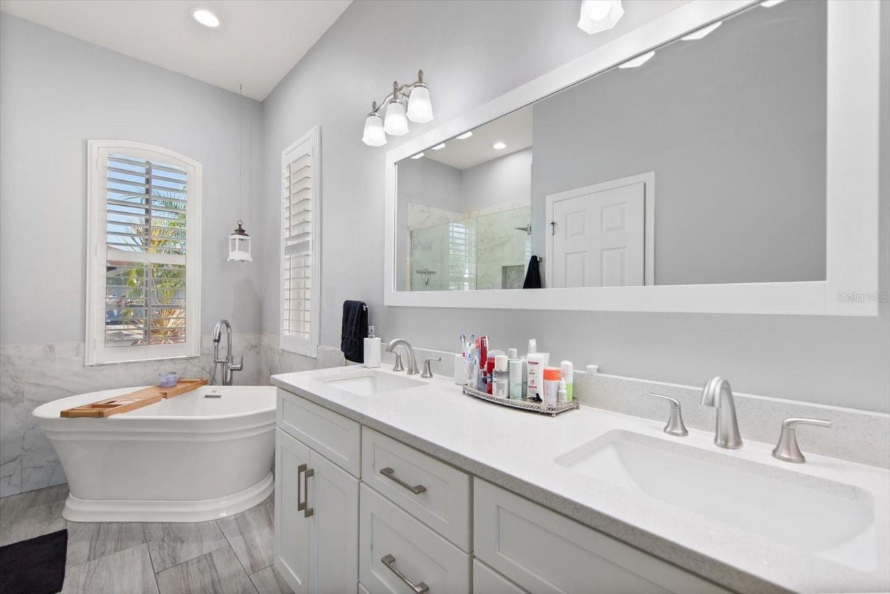 8169 Wild Oaks Circle, Largo, FL 33773 Photo