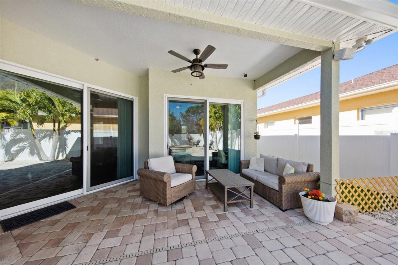 8169 Wild Oaks Circle, Largo, FL 33773 Photo