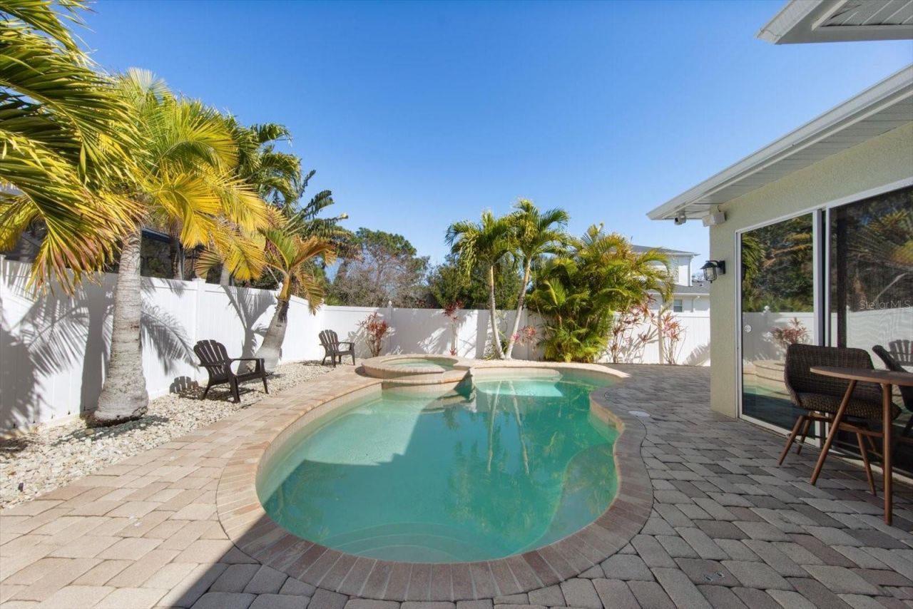 8169 Wild Oaks Circle, Largo, FL 33773 Photo