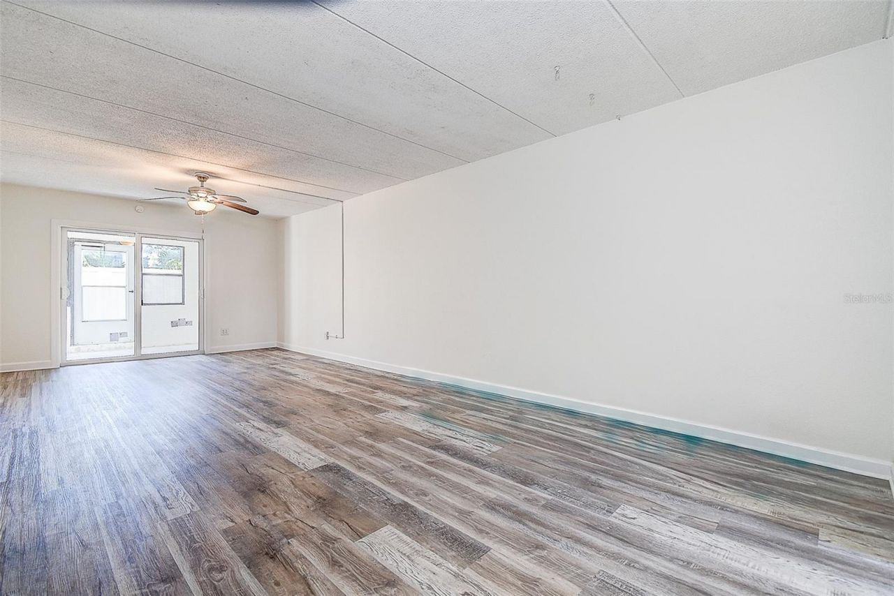 4435 1st Street Ne, Unit 111, Saint Petersburg, FL 33703 Photo